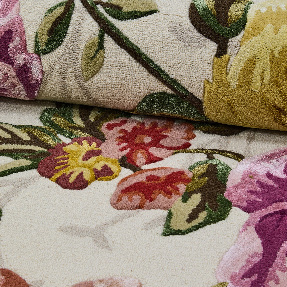 Golden Peonies 5' x 8' Rug - Image 2