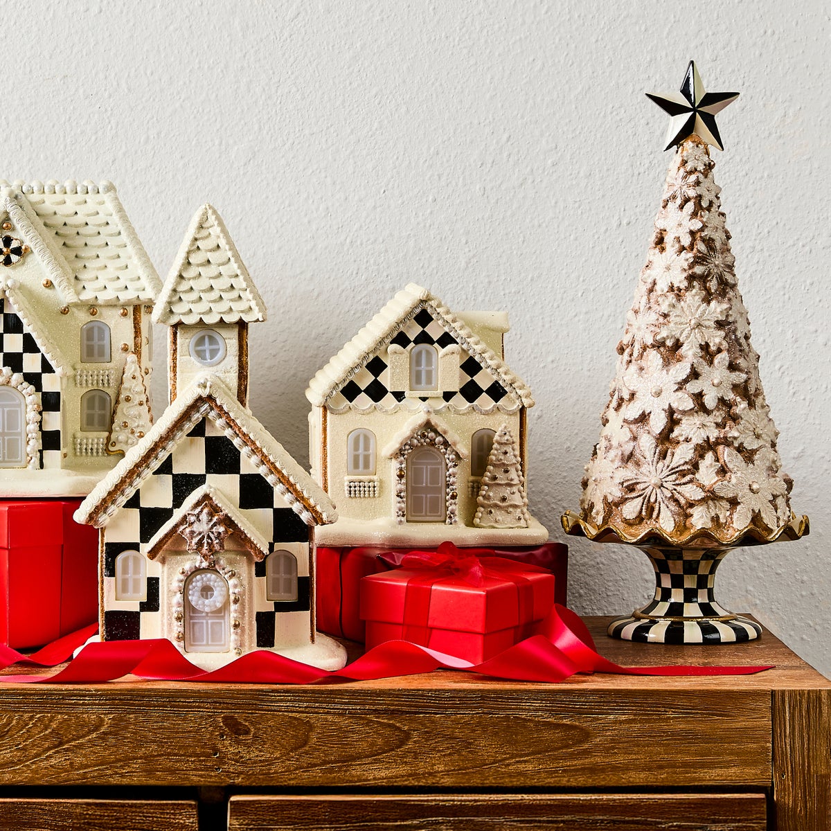Gingerbread Illuminated Cottage - Image 8