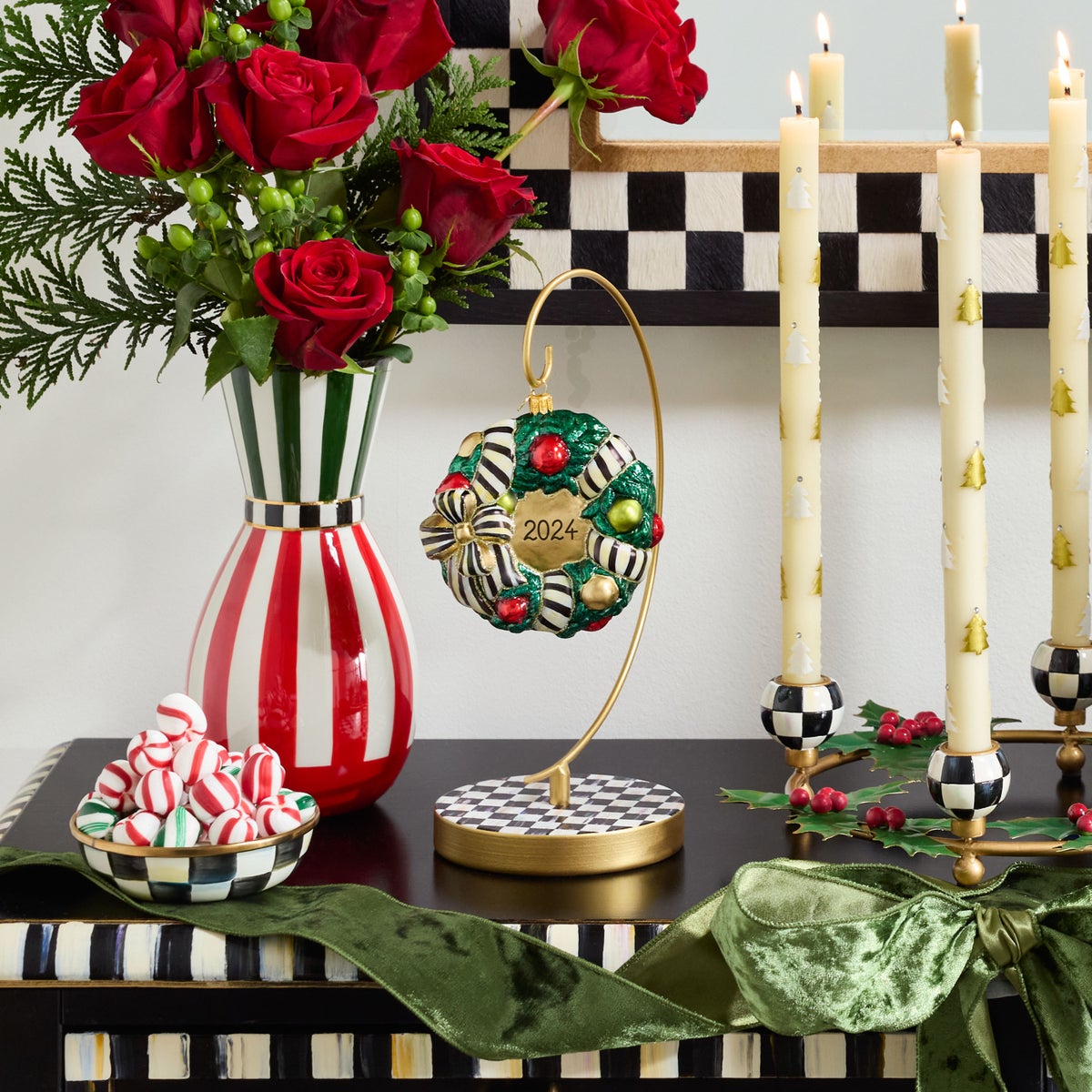 Classic Courtly Ornament Stand - Image 2