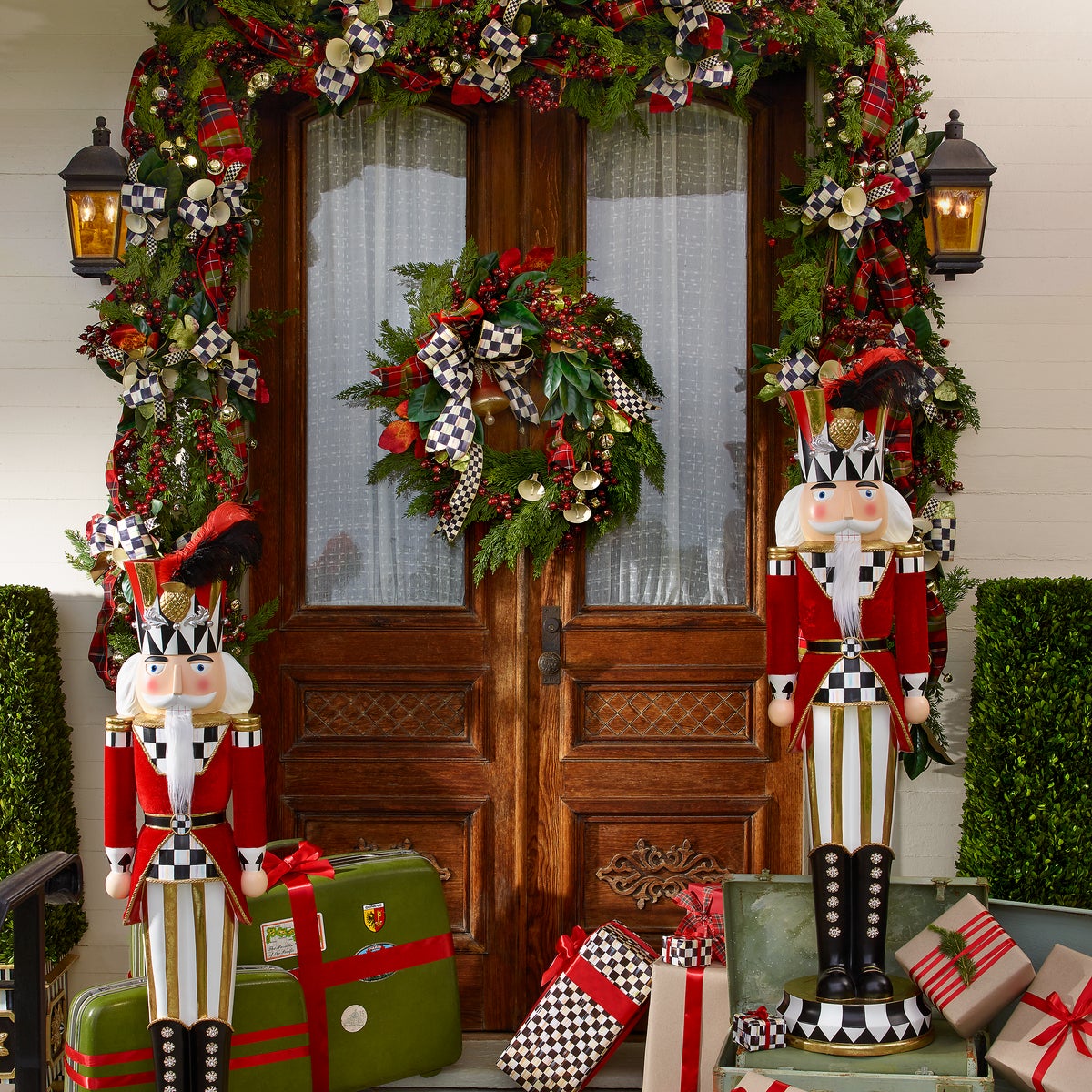 Castle Guard Trophy Nutcracker - Image 5