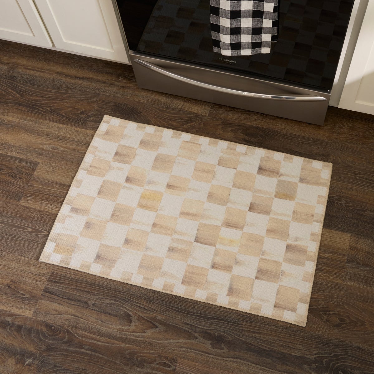Mocha Checkered 2' x 3' Washable Rug - Image 2