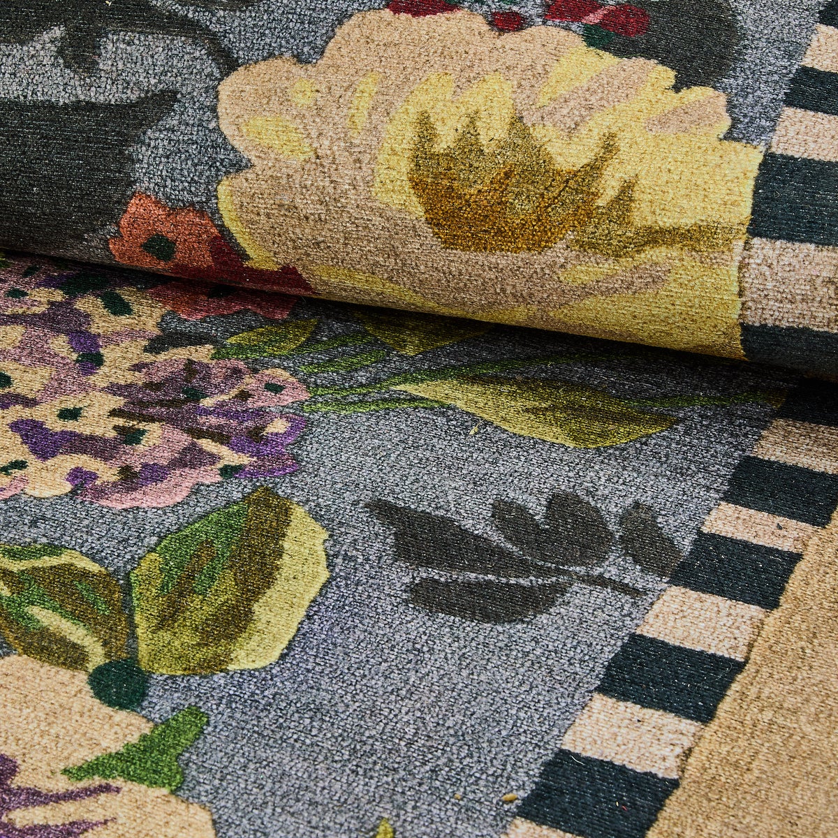 Tudor Rose 8' x 10' Washable Rug - Image 3