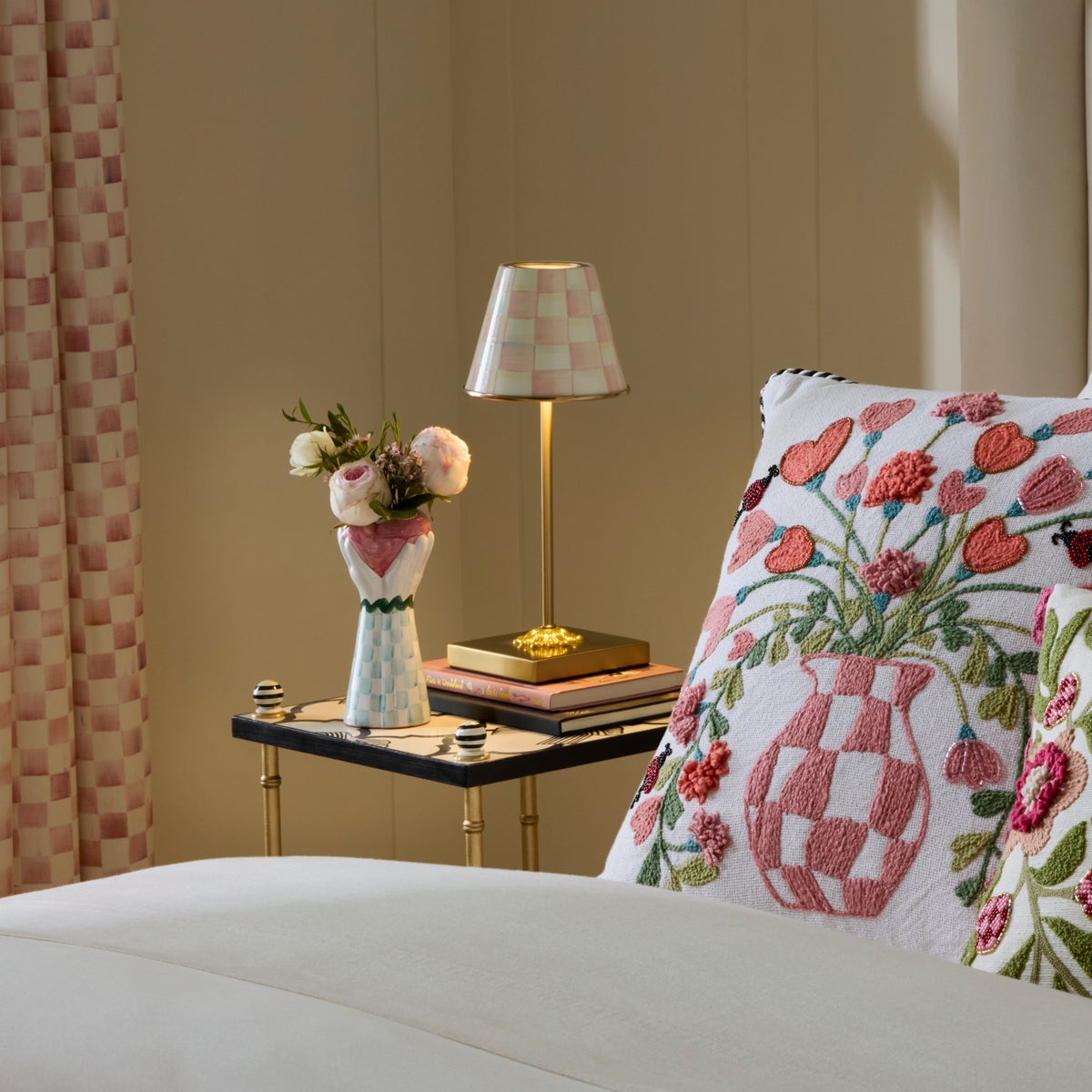 Rosy Check LED Rechargeable Cafe Table Lamp - Image 8